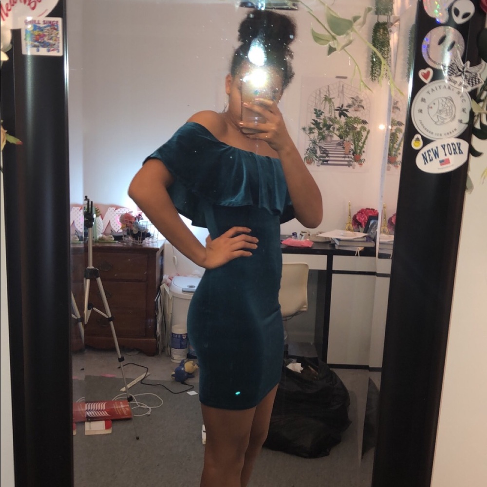 GREEN VELVET OFF THE SHOULDER DRESS